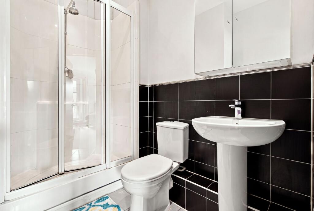 Apartment in Slough - More