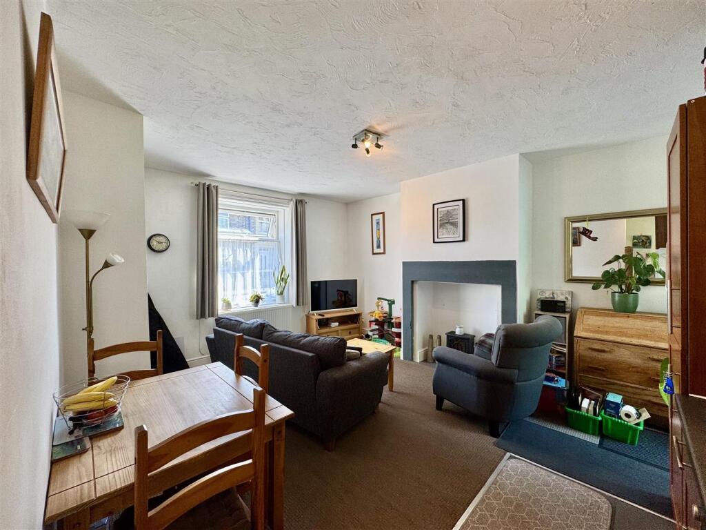 Town End, Almondbury, Huddersfield, HD5 8NW photo 2