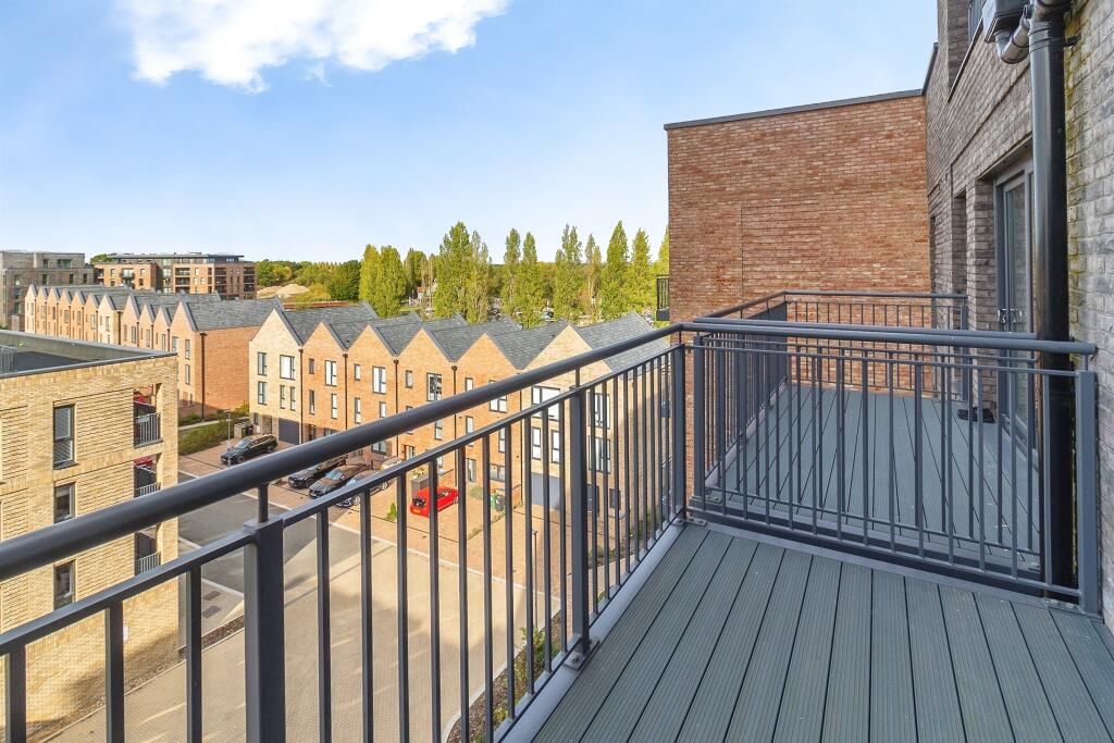 Apartment in Milton Keynes, Central Milton Keynes - View 2