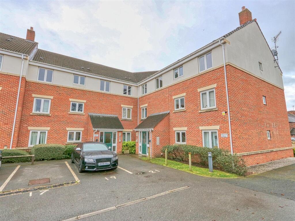 Main image of property: Archdale Close, Chesterfield, S40
