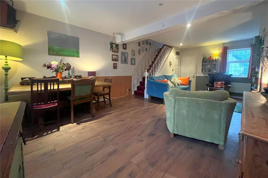 Bullers Road, Farnham, Surrey, GU9 photo 2