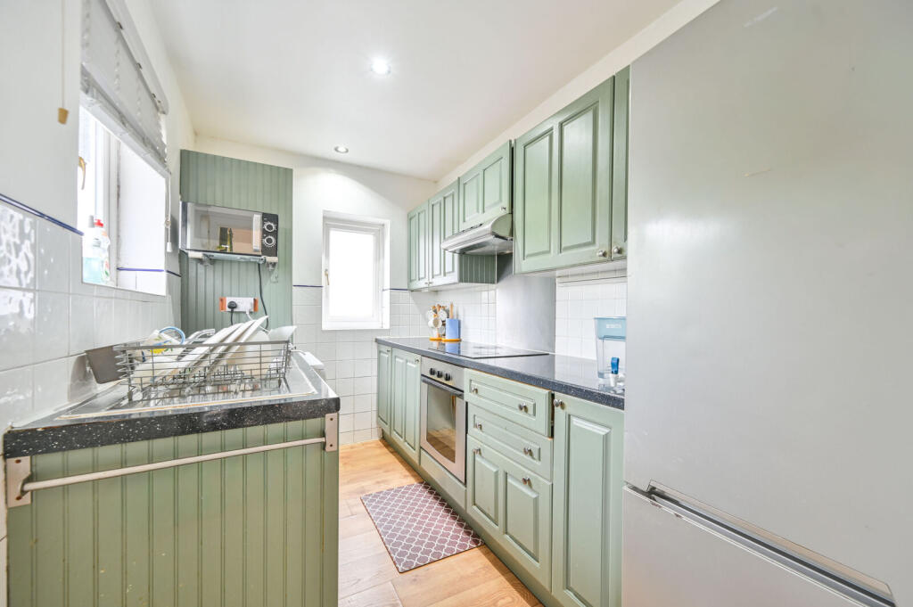 2-bed flat on Goring Way, Greenford, UB6, £375,000