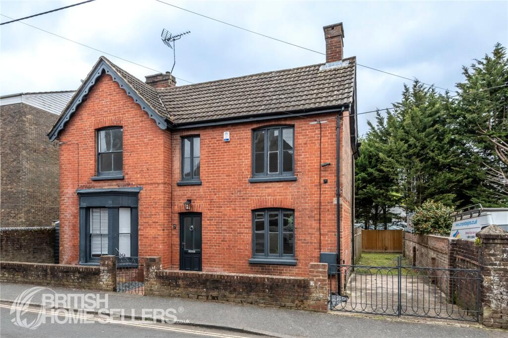 Malthouse Road, Crawley, West Sussex, RH10 photo 2