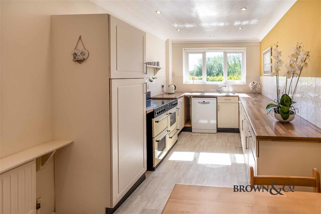 8 Brixworth Way, Retford, Nottinghamshire DN22 6TT photo 2