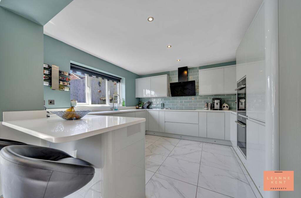 Haines Close, Caerphilly, CF83 photo 4