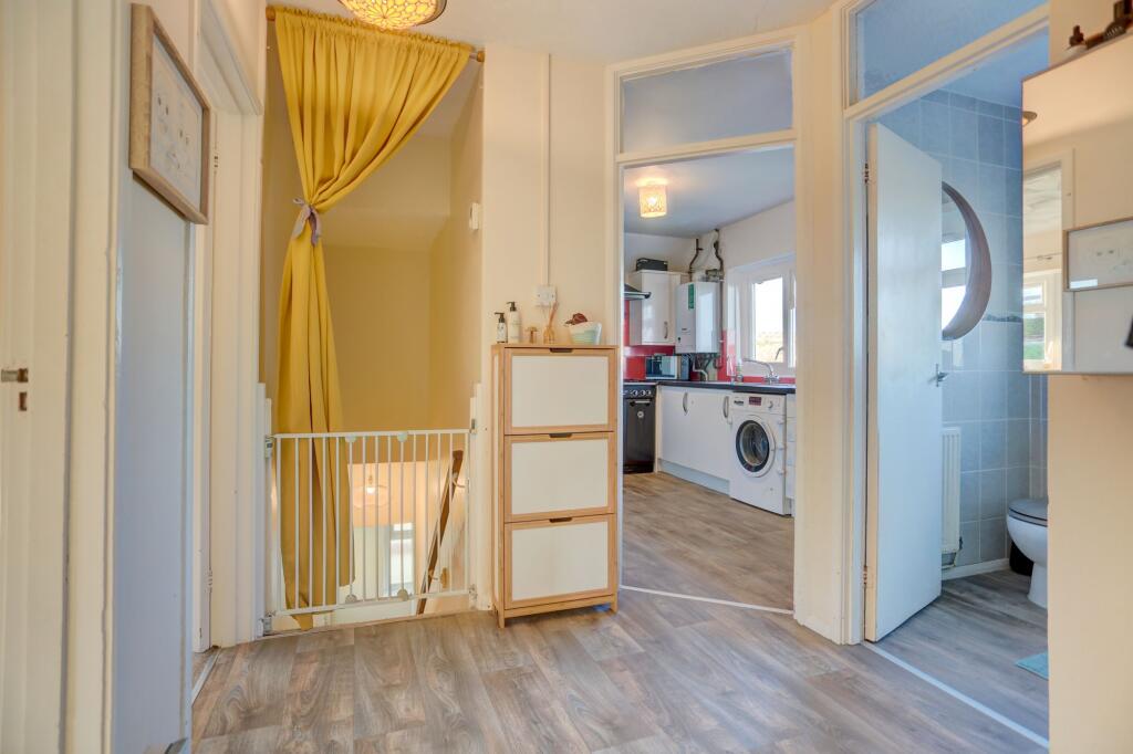 2-bed flat on Drove Crescent, Portslade, BN41, £260,000
