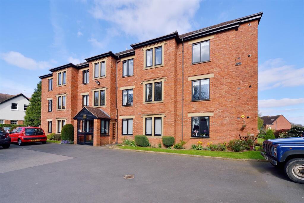 Main image of property: Field House, 51 Priory Road