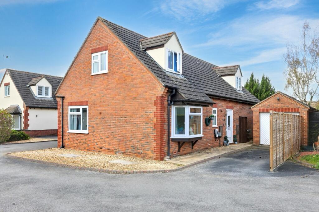 Main image of property: 16 Wychwood Close, Carterton