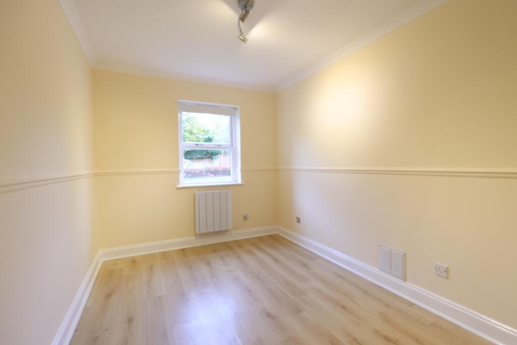 Apartment in Watford - View 5