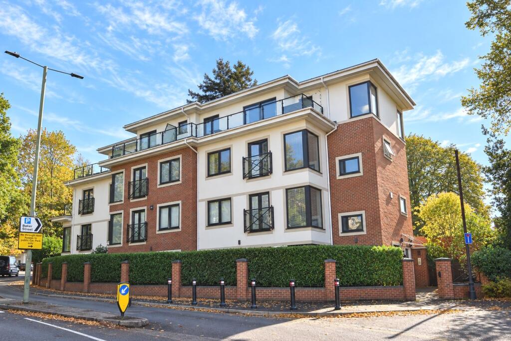 1-bed flat on Baker Street, Weybridge, KT13, £325,000