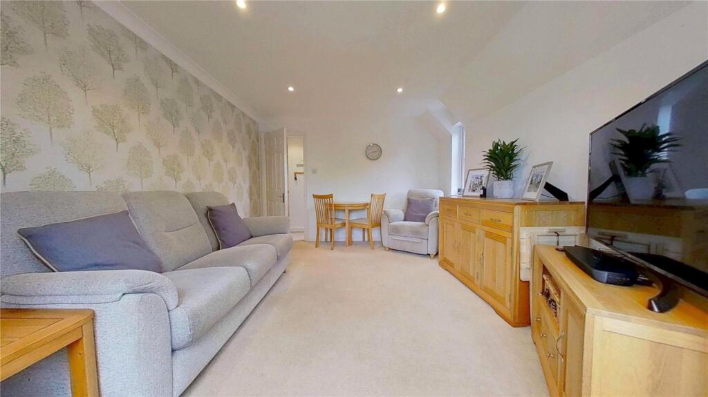 Apartment in Lancing, Sompting - View 3