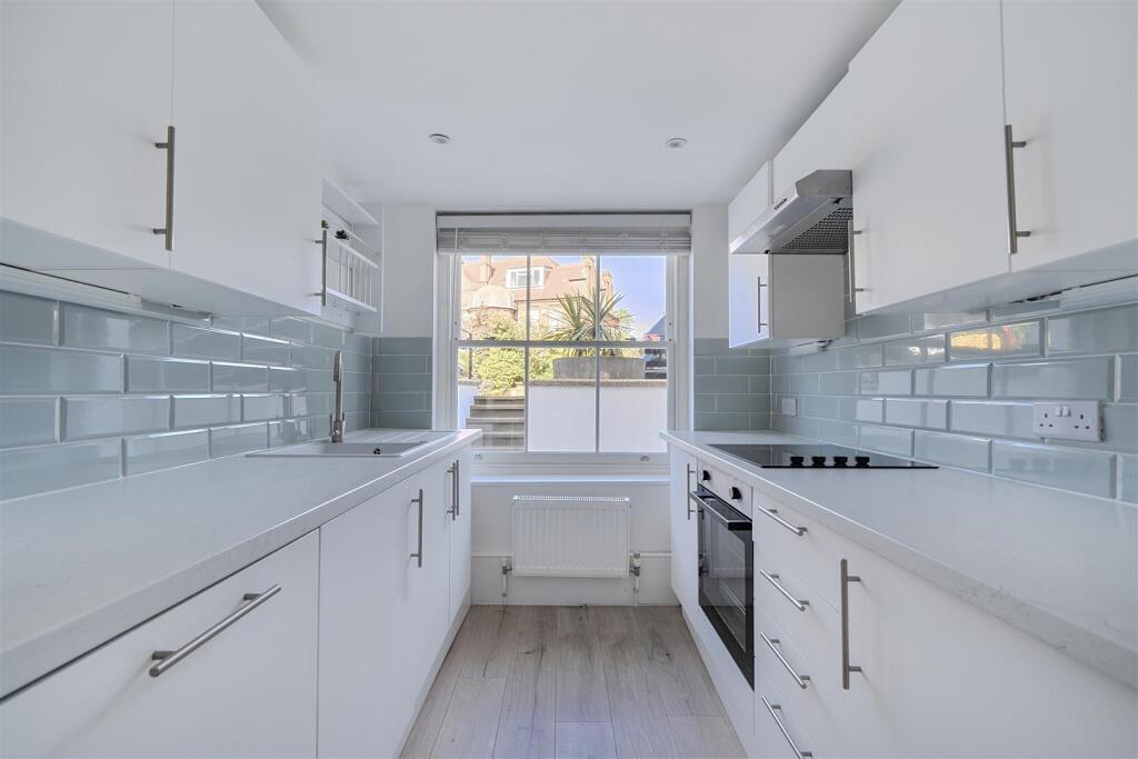 Apartment in Kingston upon Thames - More