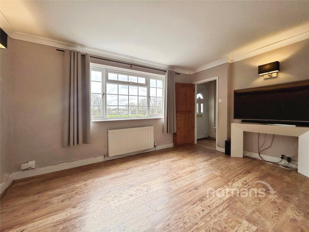 Goodden Crescent, Farnborough, Hampshire photo 3