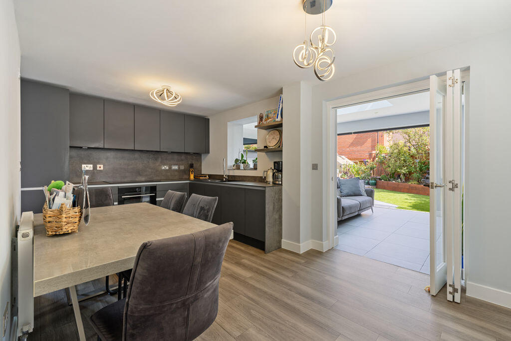 House in Chichester, Westhampnett - More
