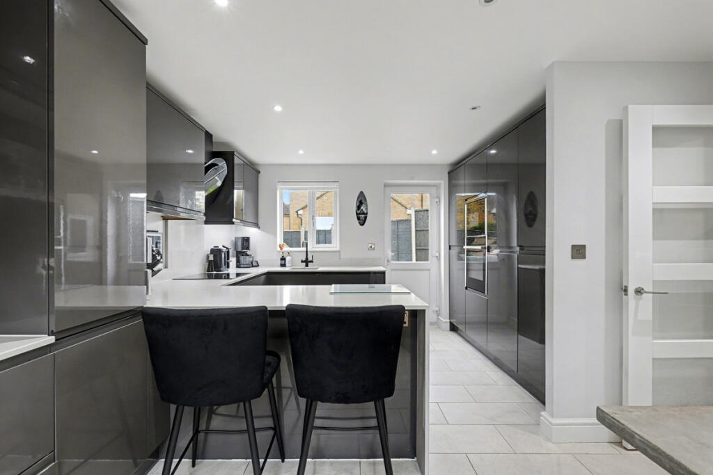 House in Swale, Milton Regis - View 3