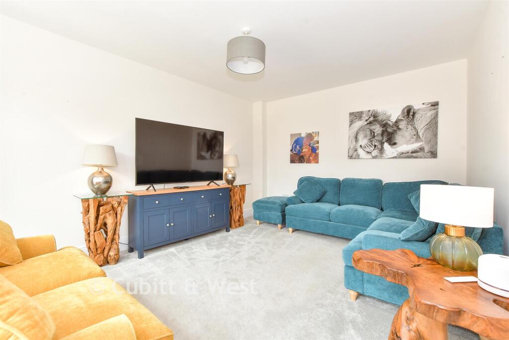 House in Portsmouth - More