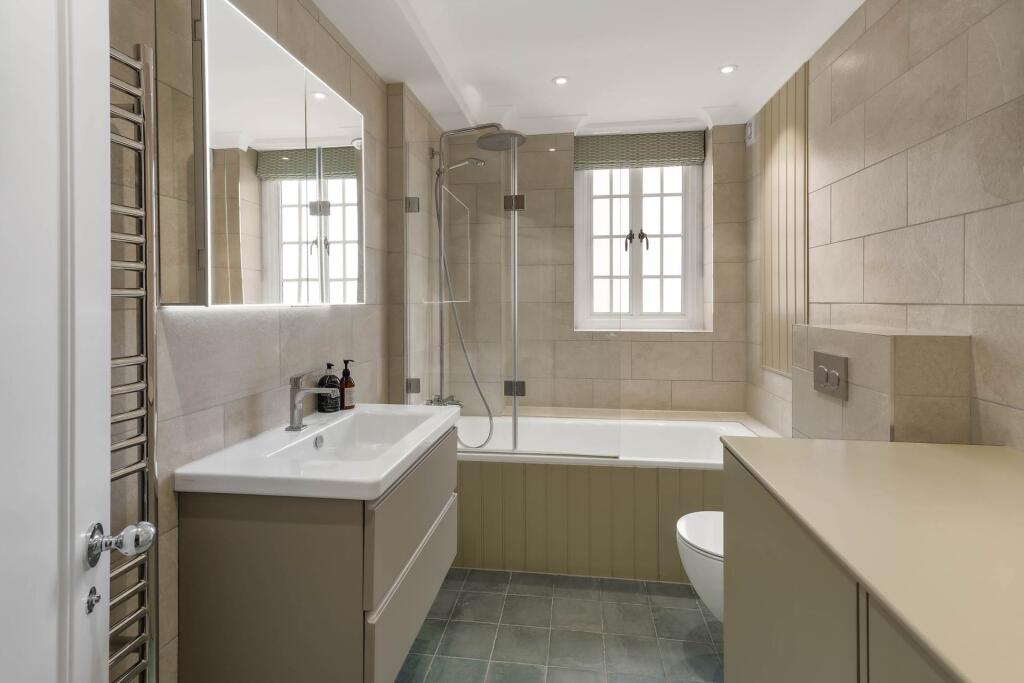 Swan Court, Chelsea Manor Street, Chelsea SW3 photo 4