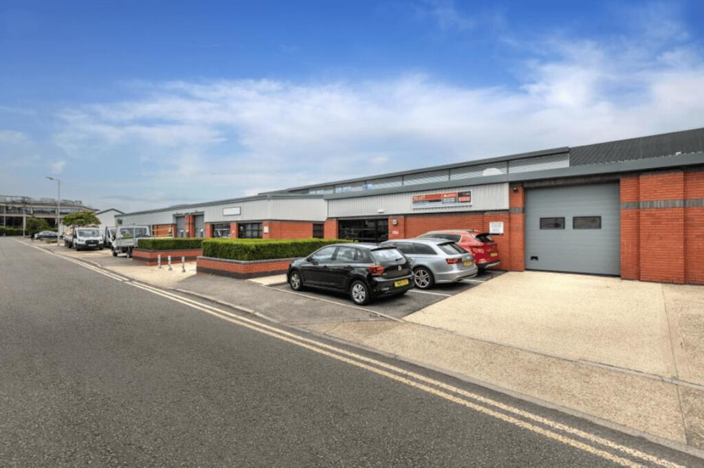 Main image of property: 282 Aberdeen Avenue, Slough Trading Estate, Slough, SL1 4HG