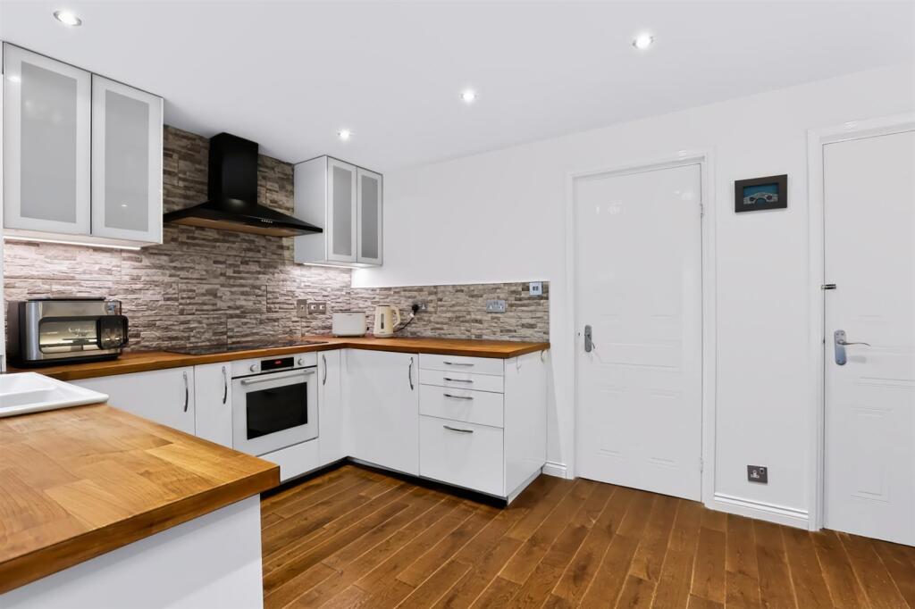 House in Glasgow - More