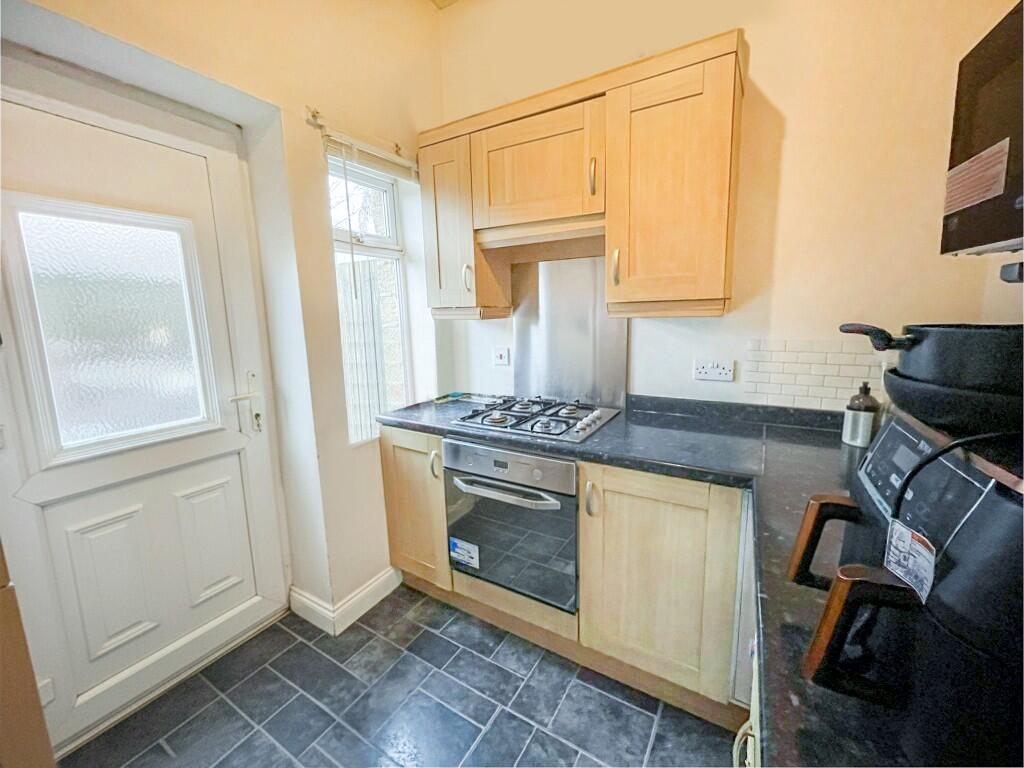Newsome Road South, Huddersfield, West Yorkshire, HD4 photo 4