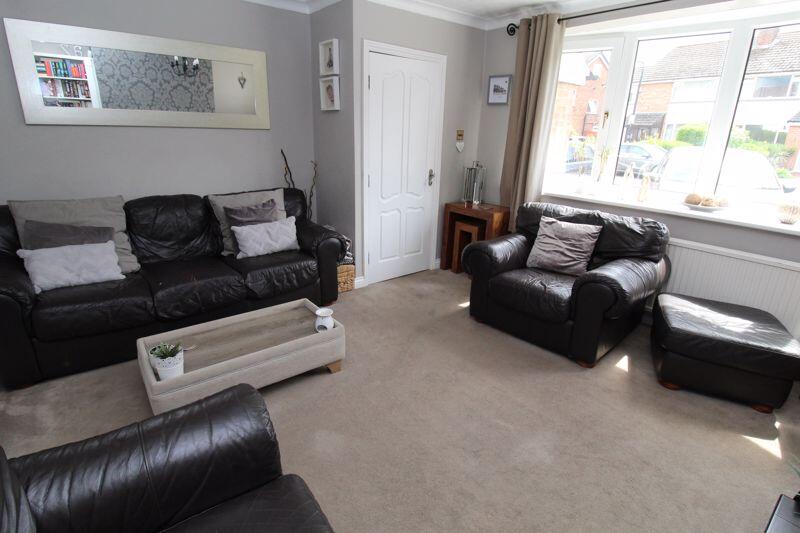 Halton Drive, Timperley – další