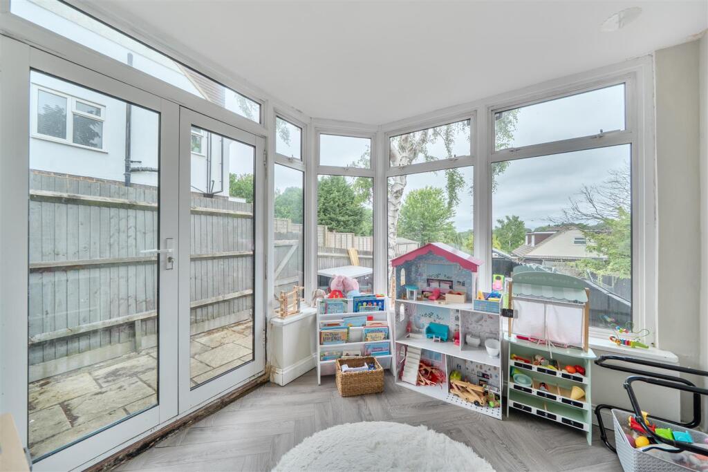 Brighton Road, Lower Kingswood photo 4