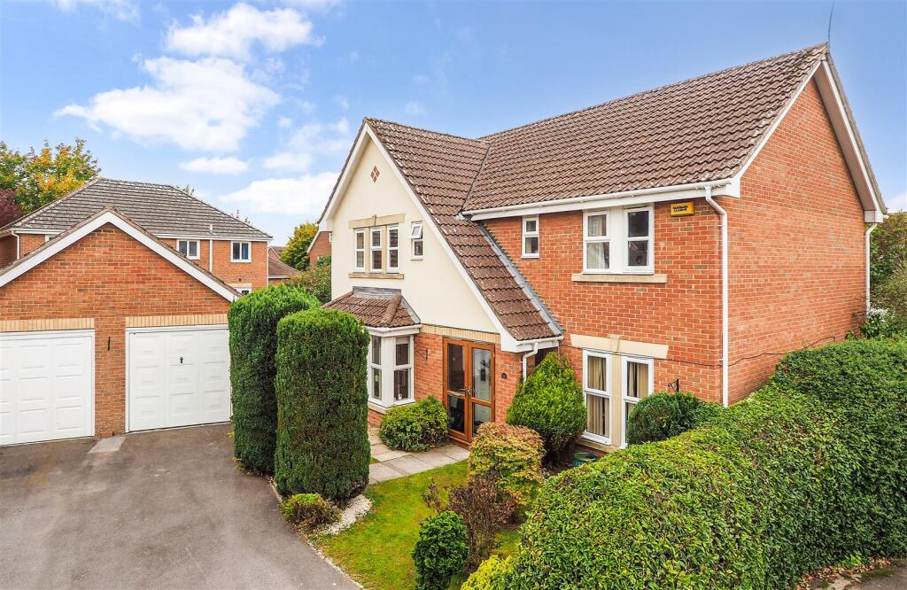 4-bed detached on Ontario Way, Liphook,, £750,000