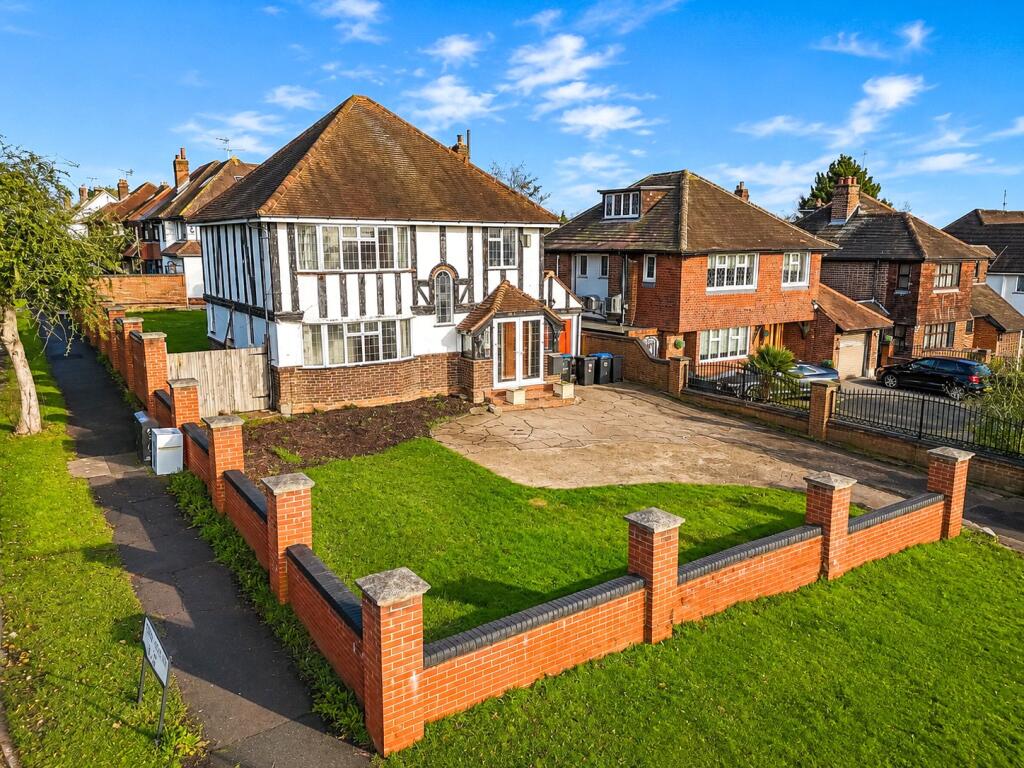 House in Epping Forest, Chigwell - View 4