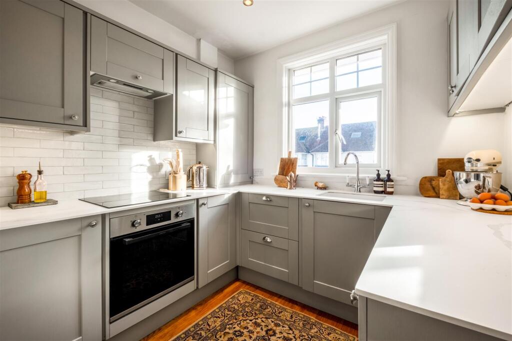 Apartment in Hove, Brighton and Hove - View 3