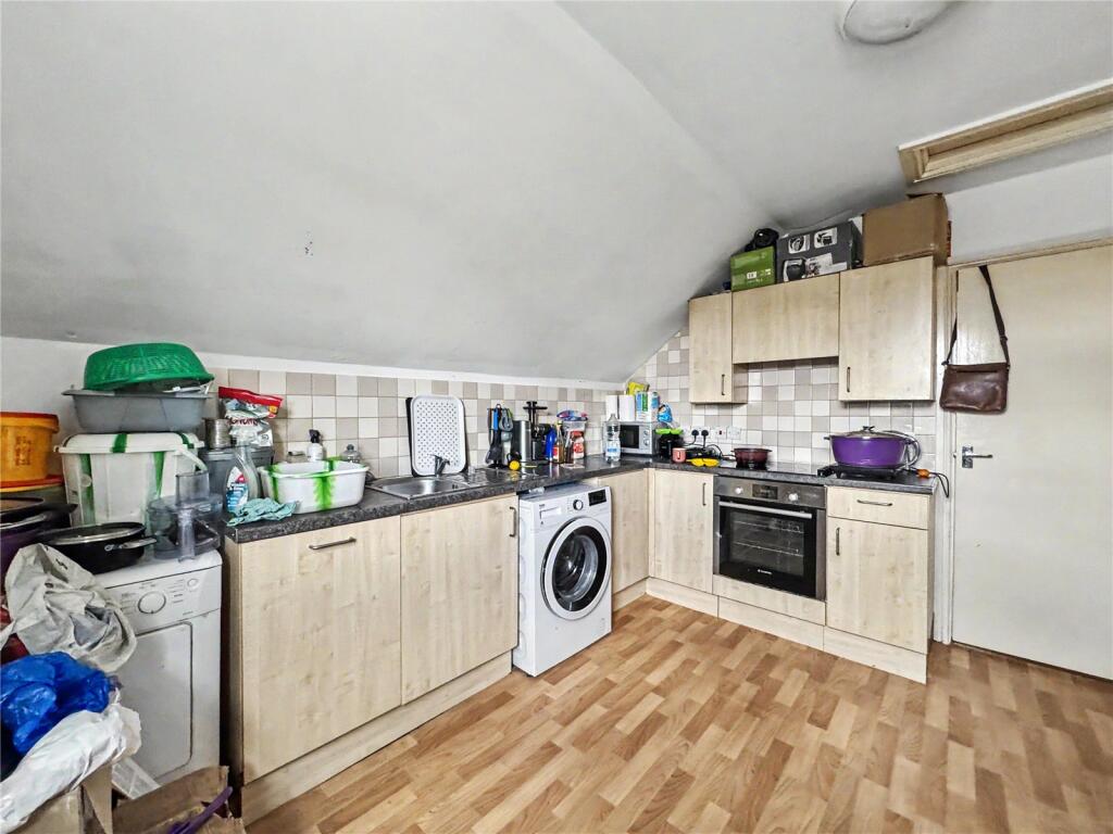 Apartment in Gillingham, Tizard Place, Sally Port Gardens - View 4