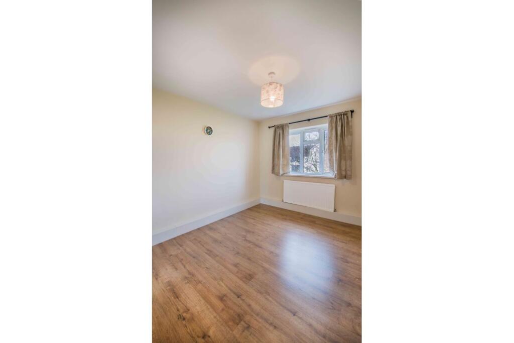 Reddington Drive, Slough, SL3 photo 4