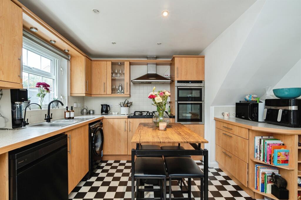 House in Ipswich - View 4