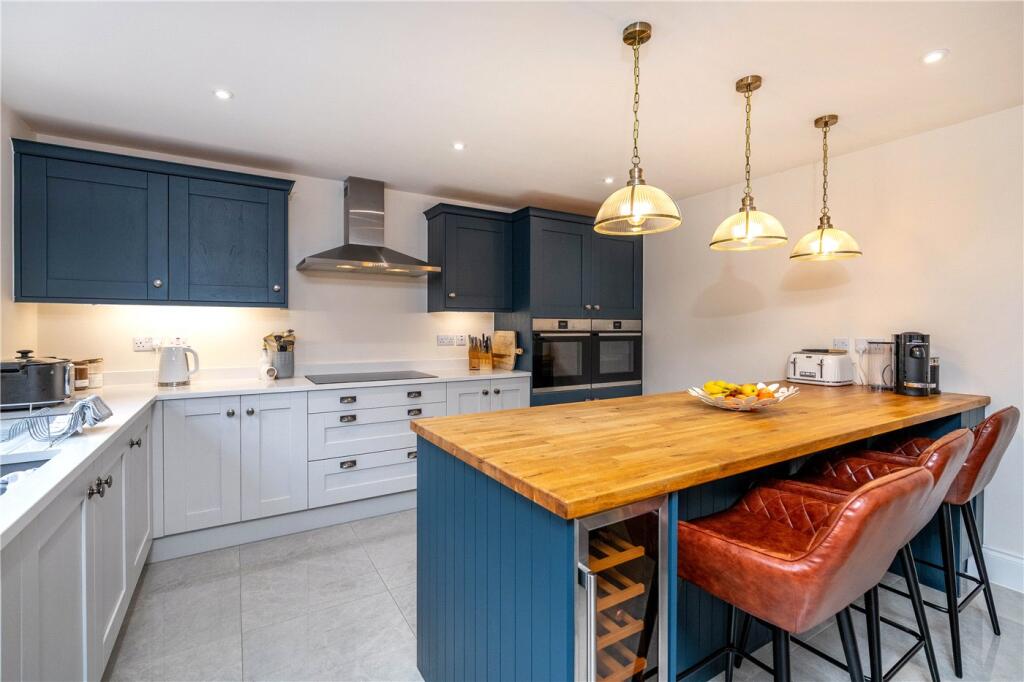 House in South Kesteven, Almshouses, Bourne - More
