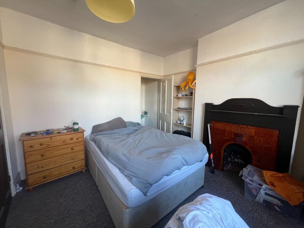 5 bedroom flat for rent
