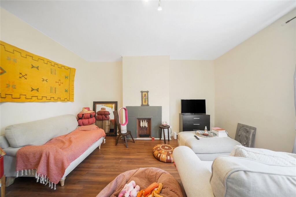 Apartment in London - More