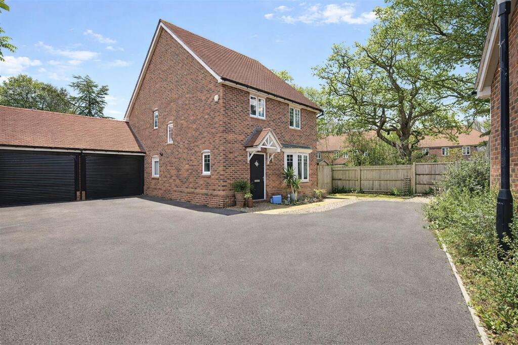 4-bed detached on Millers Corner, Bexhill-On-Sea, £475,000