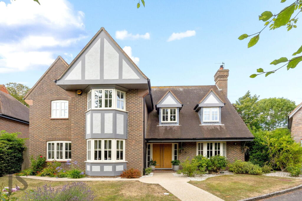 Main image of property: First Avenue, Worthing, West Sussex BN14 9NP
