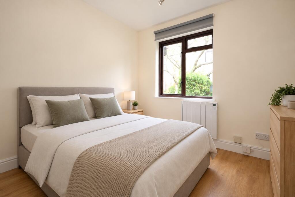 Apartment in Woking, Surrey - View 4