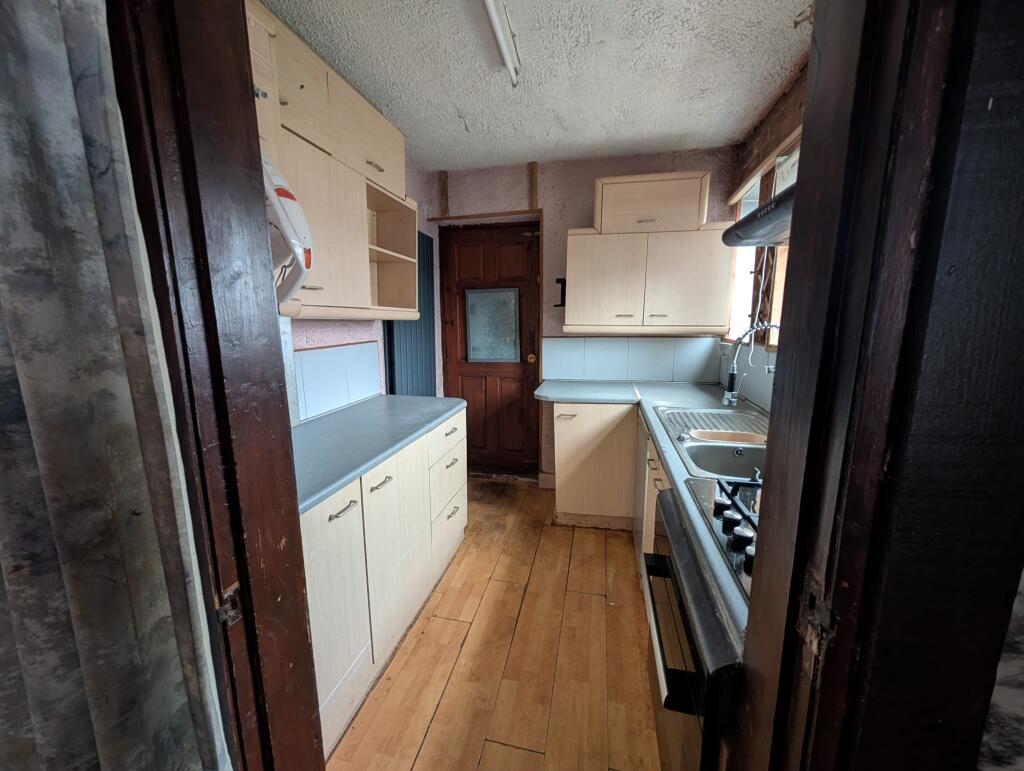 21 Tennis Avenue, Bradford, West Yorkshire BD4 9RA photo 4