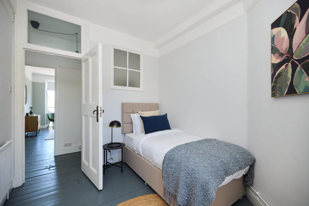 Apartment in London - More