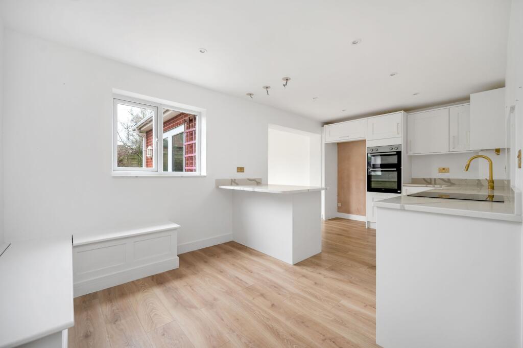 Woodhead Close, Stamford, PE9 photo 3
