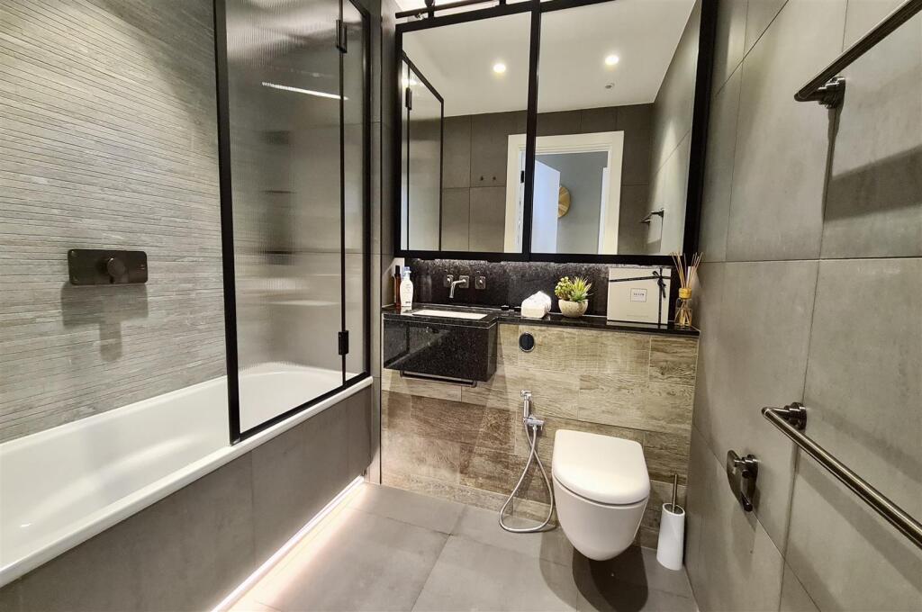 Apartment in London - More
