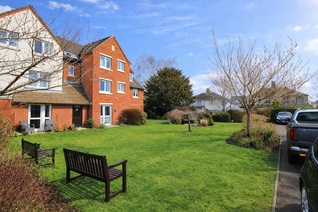 Curie Close, Rugby photo 2