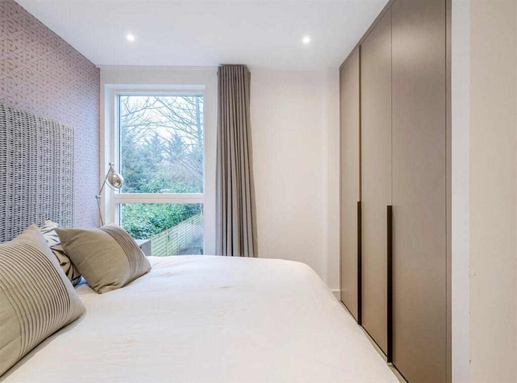 Apartment in London - More