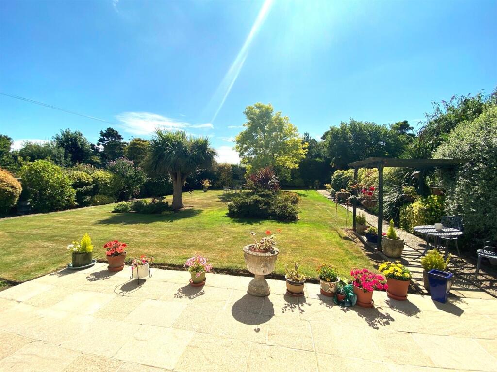 Cooden Drive, Bexhill-on-Sea photo 2