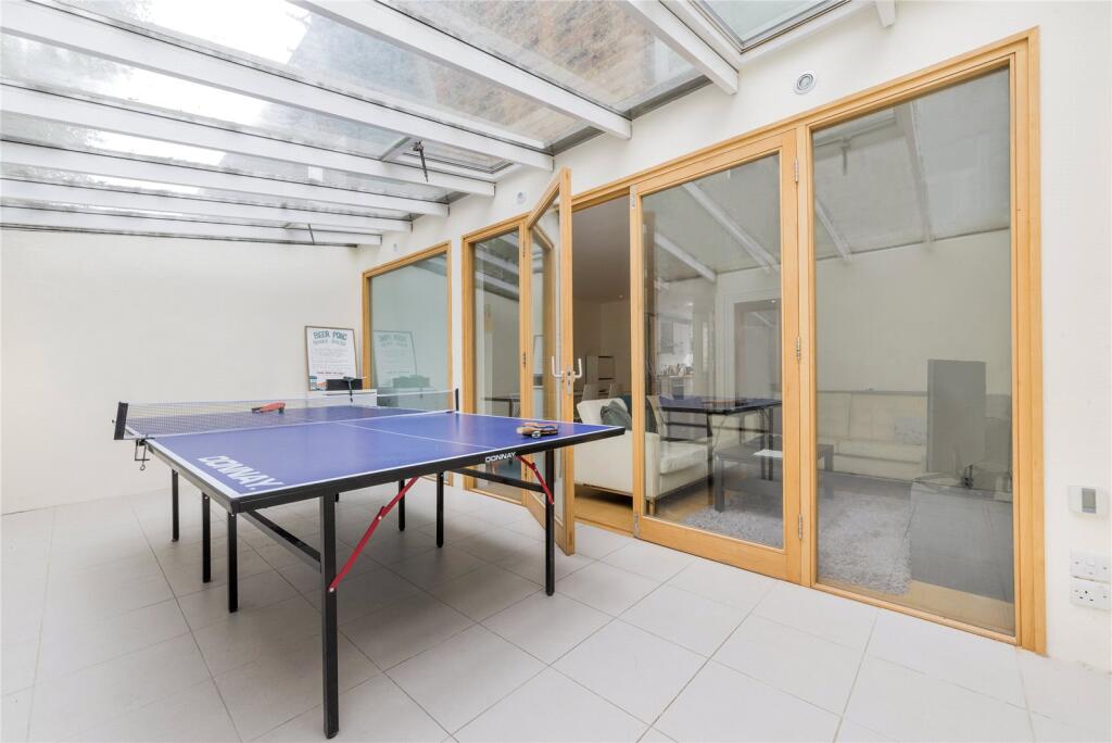 3 bedroom mews property for rent