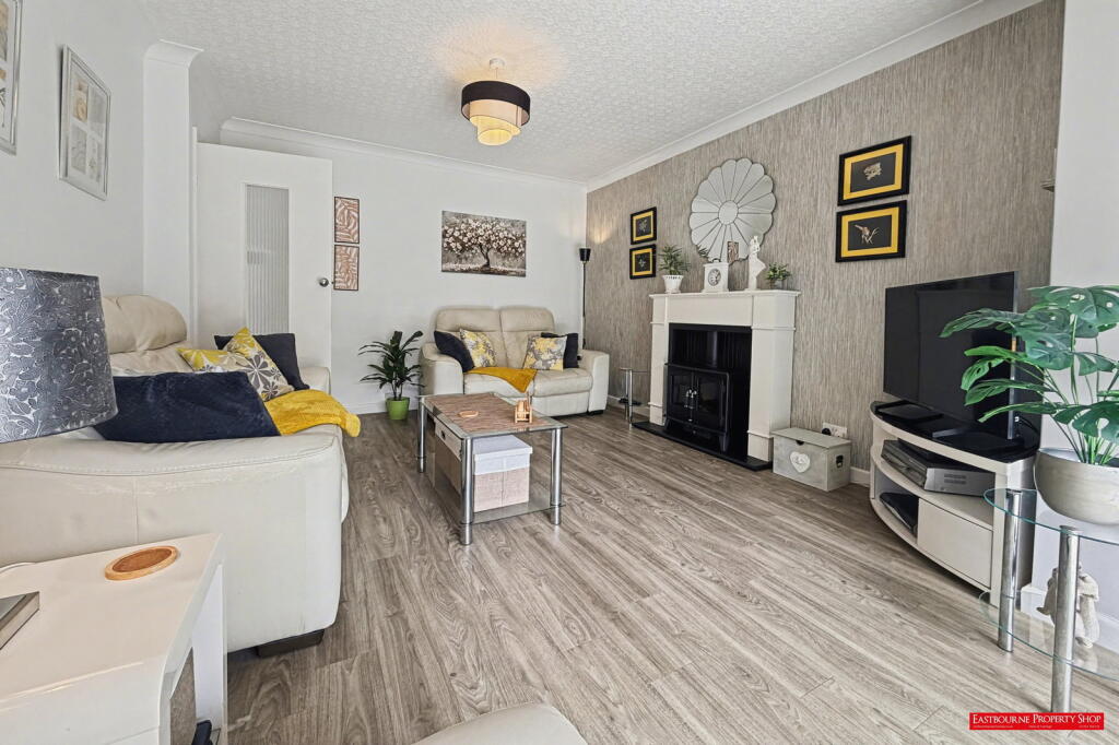 House in Wealden, Polegate - More