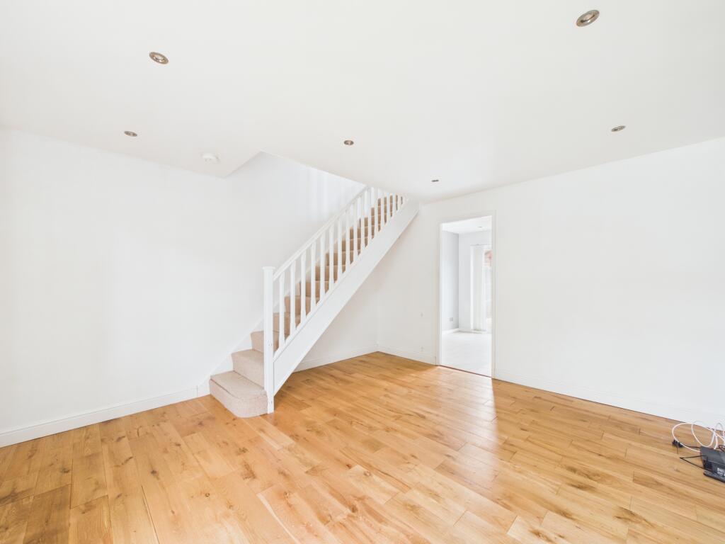 Seagrave Close, Oakwood photo 4