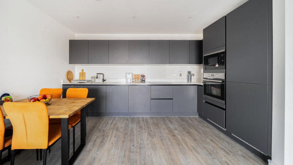 Meeches House, 3 Pavana Square, Brentford, TW8 0YG photo 4
