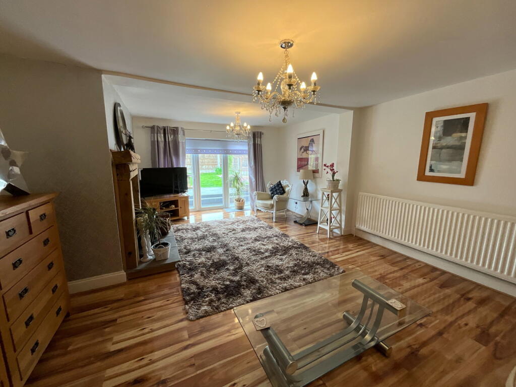ROMSLEY, Winston Drive photo 3